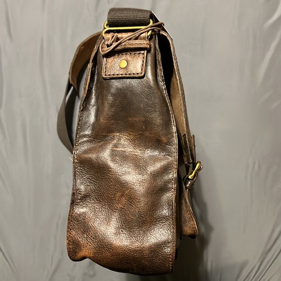 Large Italian Leather Messenger Crossbody Bag by Nash - Picture 3 of 3